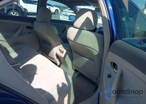 2010 Toyota Camry z USA, uszkodzony, nr VIN 4T1BF3EK2AU580862